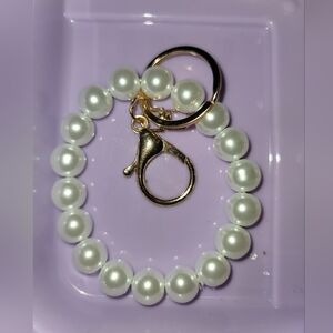 Elegant Pearl Bracelet Keychain with Gold Accents